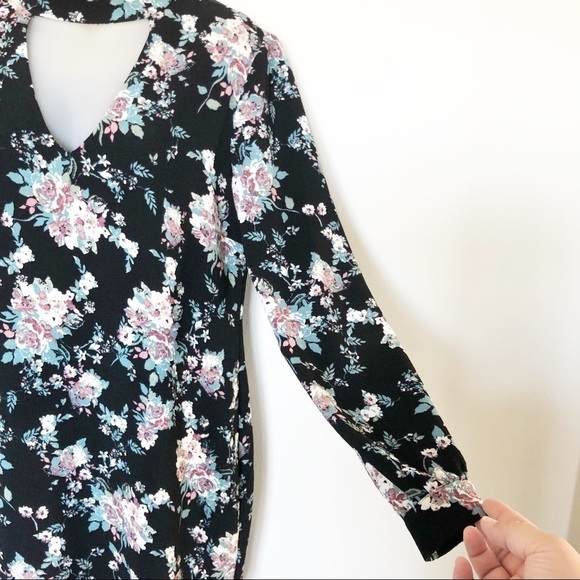 WAYF Boho Floral Black Choker Neckline Keyhole Long Sleeve Shift Dress - Picture 4 of 6